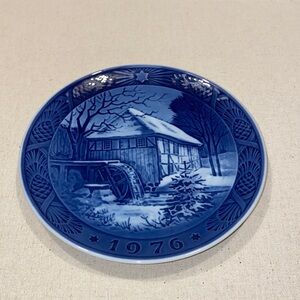 1976 Royal Copenhagen Christmas plate